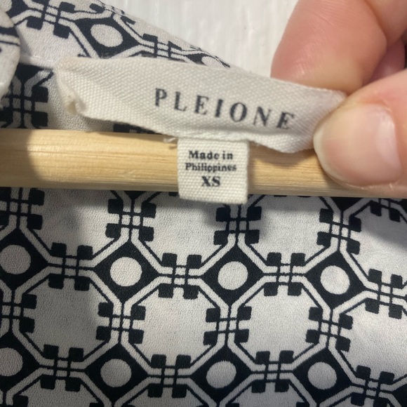 Pleione high low xs black and white blouse - Picture 3 of 9